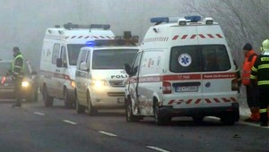 Vodič dostal mikrospánok, zdemoloval sanitku