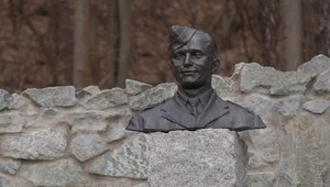 Gabčíkovi sa prišla pokloniť aj vnučka generála Moravca, autora operácie Antropoid