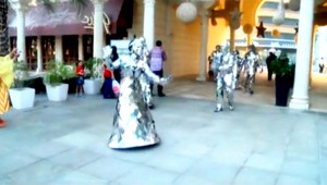 Slováci v Emirátoch: Predviedli zrkadlovú šou