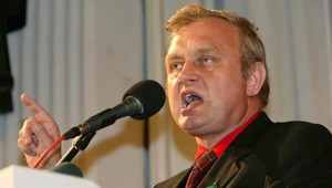 Poslanca Ransdorfa s tromi Slovákmi zadržali pri manipulácii s 350 miliónmi