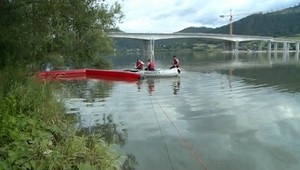 Na Váhu sa objavila ropná škvrna, pátrajú po vinníkovi