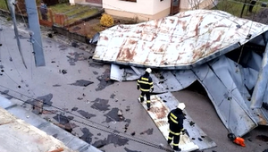 FOTO: Severom Slovenska sa prehnal vietor o sile orkánu. Viaceré obce ostali na Štedrý deň bez elektriny