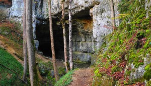 Vedci objavili v jaskyni záhadné 2300-ročné drevené truhly