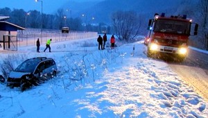 Robotníci sa do práce nedostali. Skončili v priekope