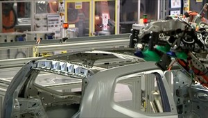 Uvoľniť či neuvoľniť opatrenia? Krajčí chce začať operovať, ekonómovia žiadajú injekciu