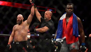 Zvyčajne je medzi nimi tridsaťkilový rozdiel. I tak sa pobili v UFC