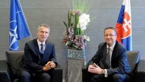 Podľa generálneho tajomníka NATO, robí Slovensko všetko, čo má