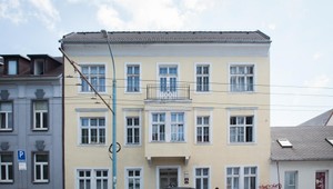 Spor o Maják nádeje sa komplikuje. Do hry  vstúpila údajná vlastníčka budovy