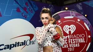Miley Cyrus navrhuje tenisky, v ktorých budete neprehliadnuteľné!