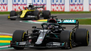 VC Emilia Romagna: Rušný záver s víťazstvom Hamiltona. Konštruktérsky titul pre Mercedes