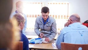 Prvá pomoc pri nehode zachraňuje životy. Takto ju správne poskytnete