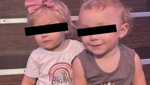 Osemnásťmesačné dvojičky sa utopili v rodinnom bazéne