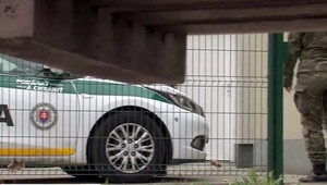 Na agresívneho muža zavolali policajtov, tí ale dostali tiež