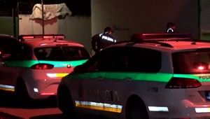 Tragická silvestrovská noc. Ženu našli susedia od krvi pri bodnutom mužovi