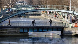 Parížsky kanál Saint-Martin odkrýva tajomstvá. Každá vec má svoj príbeh