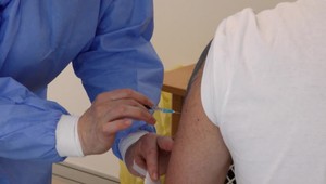 Termín na druhú dávku vakcíny nedostali všetci učitelia