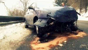 Zo zákruty vyletel do protismeru! Mladík (22) vpálil do auta...