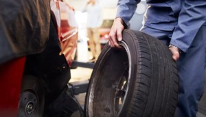 Vodiči, pozor. Pneumatiky na autách ešte neprezúvajte