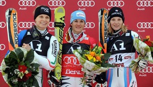 Hölzlová vyhrala obrák v Lienzi, Vonnová si zlomila ruku