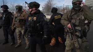 Protesty proti imigračným úradom v USA pokračujú. Minnesota odmieta federálnych agentov