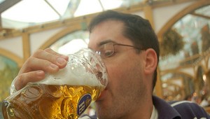 Slováci sú v pití alkoholu na európskom priemere