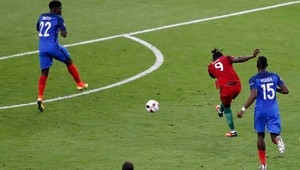 Francúzsko plače. Portugalčanom vystrieľal titul v predĺžení Éder