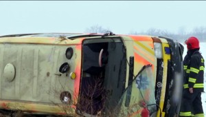 Pri Marcelovej havarovala sanitka, dve ženy sa vážne zranili