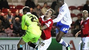 Pre vážne zranenie hráča nedohrali v Anglicku zápas!