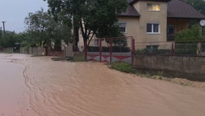 Z dediny sa valilo blato. Silná búrka opäť napáchala škody
