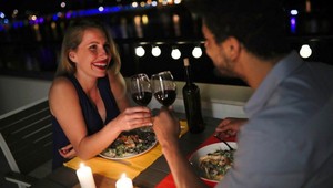 Chcete sa mu zapáčiť? Nechoďte na rande v červenej a stavte na TÚTO farbu!