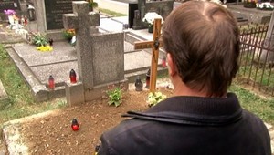 Prišli zapáliť sviečku na hrob a... Je v ňom pochovaný niekto cudzí