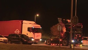 Autodopravcovia pokračujú v blokáde hraničných priechodov