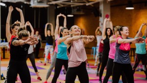 NAŽIVO: Zaži osobne HIT cvičenia z video programu SUPER BODY 2: Navštívte exkluzívny krst, aký u nás ešte nebol