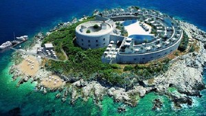 Ostrovná pevnosť sa zmení na luxusný rezort: Počas druhej svetovej vojny tu mučili 2000 väzňov