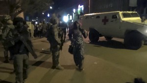 Teroristi zaútočili na hotel využívaný zahraničnými turistami, 29 mŕtvych