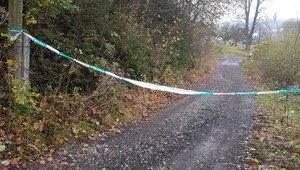 FOTO: Na Kysuciach našli v dome mŕtveho muža. Jeho vraždu vyšetruje polícia