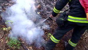 Pri Čachtickom hrade vypukol obrovský požiar. Zachvátil hektáre lesa
