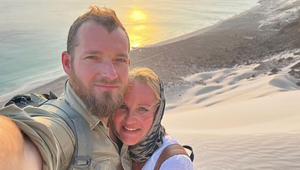 Mala to byť dovolenka v raji, je z toho peklo! Pizingerovej mladý manžel ušiel!