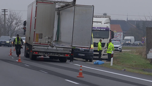 Tragická zrážka: Muž vošiel priamo pod kamión