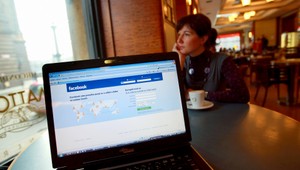 Veľa fotiek na Facebooku škodí vzťahom