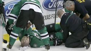 Iba pre silné žalúdky. Robidas si škaredo zlomil pravú nohu