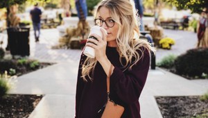 Možno ste ani netušili, že za TO môže kofeín! 7 znamení, že pijete príliš veľa kávy