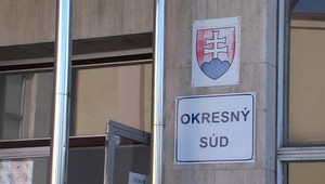 Prokurátor ho obžaloval zo zneužívania dievčatka. Obhajca tvrdí, že je nevinný