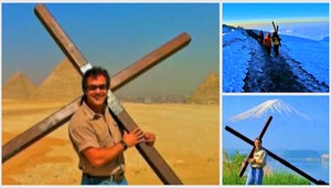 S krížom na pleciach po svete. Muž takto prešiel 22 krajín