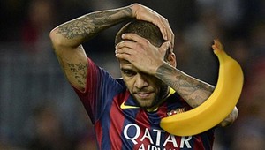 Protirasistické gesto Alvesa bola pripravená reklama! Je to naozaj tak?