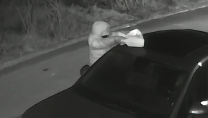 Podpaľači zničili od januára desiatky áut. Ohrozovali aj spiace deti.