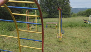 Deti nemajú miesto na hranie. Mesto označilo nebezpečné detské ihrisko za funkčné