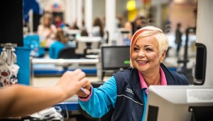 Tesco aj v roku 2023 zvyšuje platy, investuje 12 miliónov eur