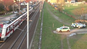 Tragédia na železničnej trati. Muž si mal na koľajnice ľahnúť sám