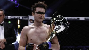 Kontroverzný mužsko-ženský zápas zaváňal zranením